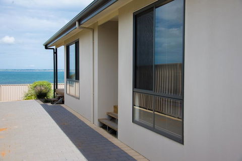 Edgewater Escape - Hobart Tourism 0