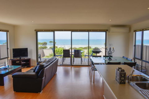 Edgewater Escape - Hobart Tourism 3