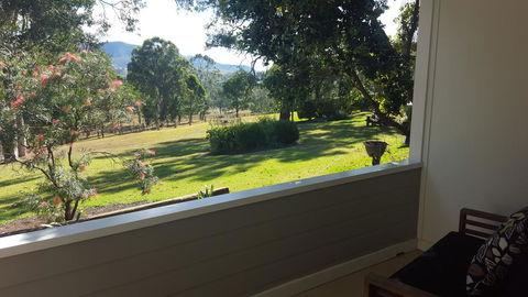 Elfin Hill Vineyard Accommodation - Hobart Tourism 3