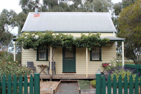 Elinike Guest Cottages - Tourism TAS 3