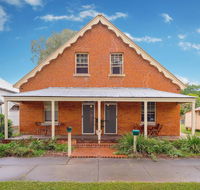 Eliza 1875 Red Brick Duplex Townhouse - Hobart Tourism