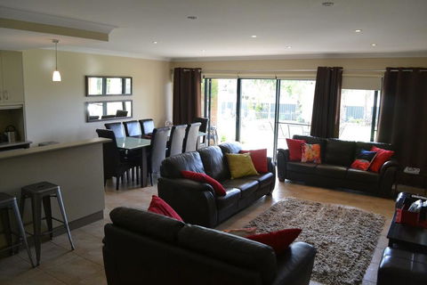 ELSINOR Townhouse 8 Mulwala - Tourism TAS 2