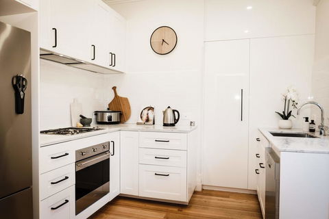 Elwood Beach Calming Tones - Pets, Garden - Tourism TAS 1