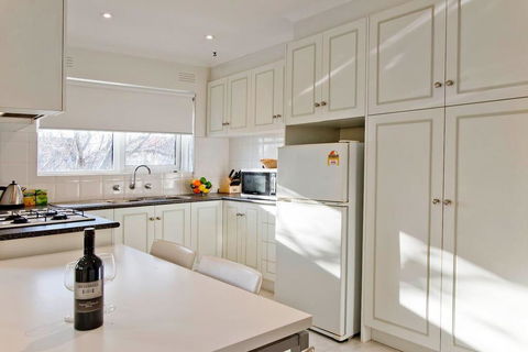 Elwood Seaside 2 Bed Retreat - Hobart Tourism 1
