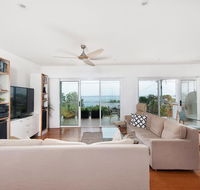 Embracing DutchiesNelsons Bay
