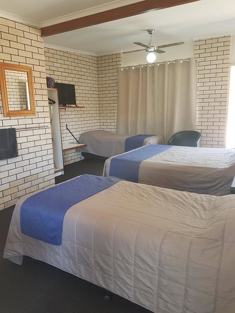 Emerald Tower Motor Inn - Tourism TAS 3