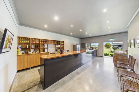 Emma's Cottage Vineyard - Tourism TAS 1