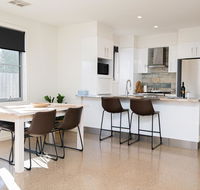 Endsleigh II - Cosy 2 Bedroom Villa Free Wifi Near CBD
