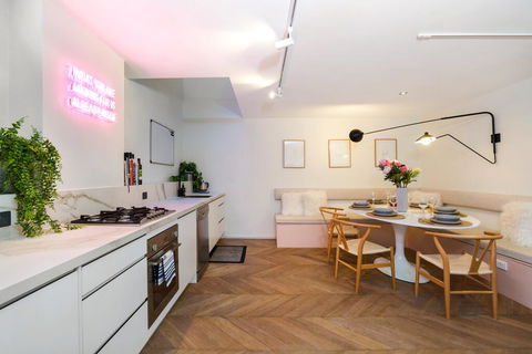 Enjoy Cafe Culture From Chic Warehouse Conversion - Tourism TAS 0