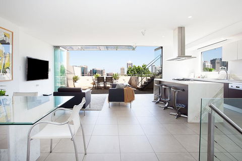 Enjoy Leafy Urban Outlooks In Modern Lifestyle Retreat - Tourism TAS 0
