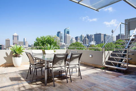 Enjoy Leafy Urban Outlooks In Modern Lifestyle Retreat - Tourism TAS 3