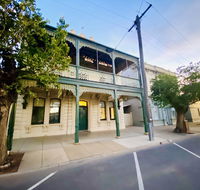 Entire Townhouse in Heart of Echuca's Port CBD - 15 guest capacity - Hobart Tourism