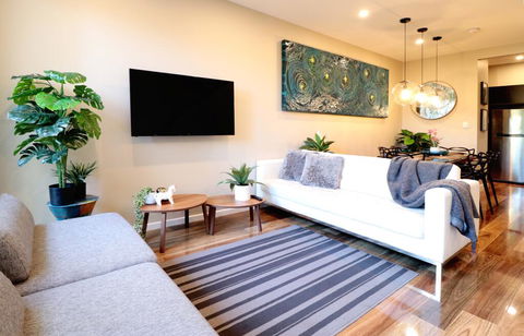 EROS City Fringe - Wifi, Wine, Netflix, Pets OK And Park Views! - Tourism TAS 1