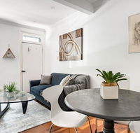Expansive House Seconds from Oxford Street - Tourism TAS