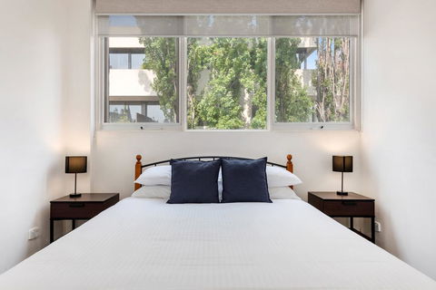 Explore Melbourne From A Convenient South Yarra Pad - Hobart Tourism 1