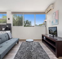 Explore Melbourne from a Convenient South Yarra Pad
