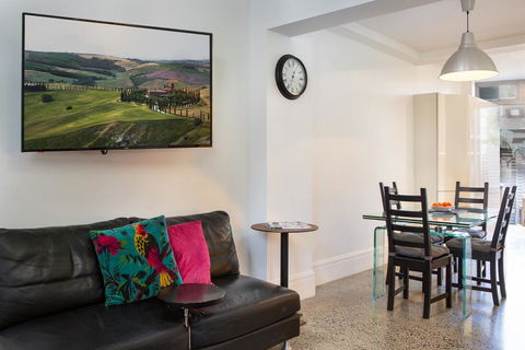 Explore Surry Hills From A Chic Inner City Terrace! - Tourism TAS 3