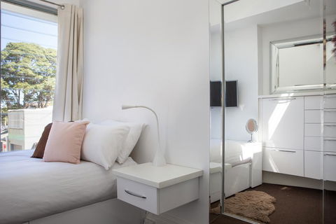 Explore Surry Hills From A Chic Inner City Terrace! - Tourism TAS 0