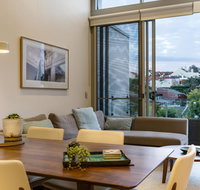 Explore Sydney from a peaceful modern apartment - Tourism TAS