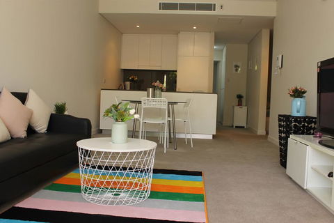 Exquisite Family Home +Parking, Close To CBD - Hobart Tourism 3