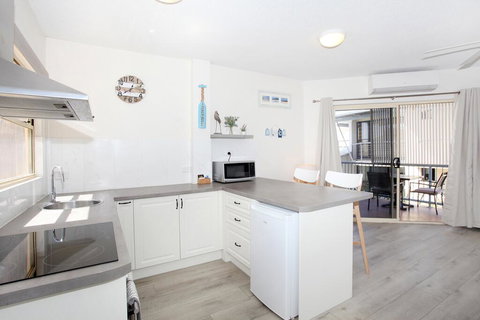 FABULOUS BEACHFRONT POSITION - Tourism TAS 3