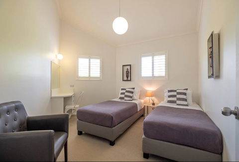 Fabulous Kangaroo Point 3 Bedroom Apartment - Hobart Tourism 1