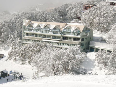 Falls Creek Country Club - Hobart Tourism 1