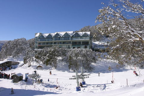 Falls Creek Country Club - Hobart Tourism 0