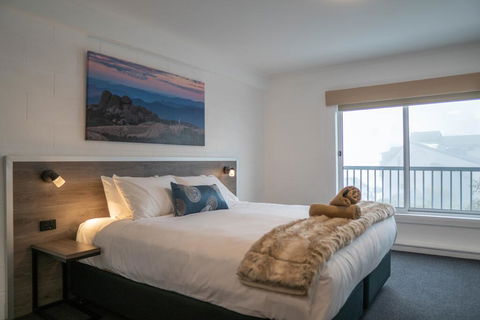 Falls Creek Hotel - Hobart Tourism 1