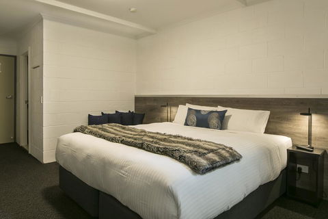 Falls Creek Hotel - Hobart Tourism 2
