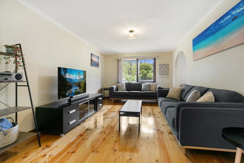 Family Getaway - Walk To Bay Beach - Hobart Tourism 0