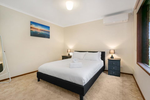 Family Getaway - Walk To Bay Beach - Hobart Tourism 3