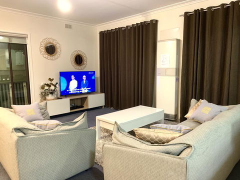 Family Home In Prime Location Melbourne - Hobart Tourism 1