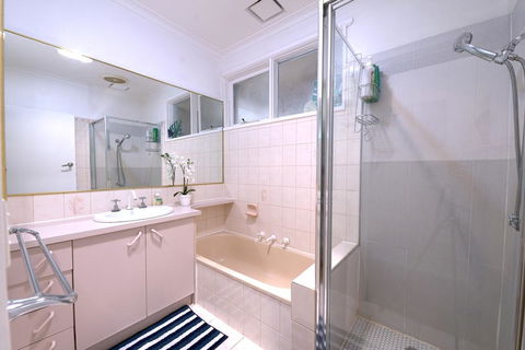 Family Home In Prime Location Melbourne - Hobart Tourism 2