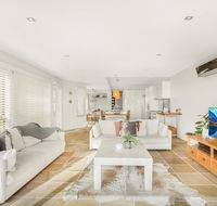 Family House With BBQ Deck Water View and Parking - Tourism TAS