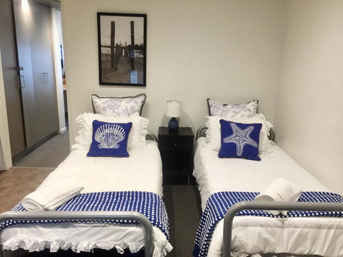 FAMILY ISLAND GETAWAY - BEACHFRONT APARTMENT - Tourism TAS 2