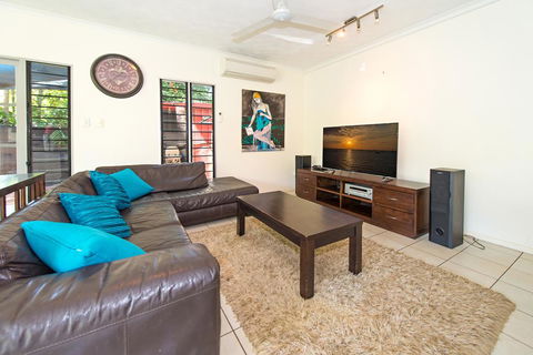 Fannie Bay Art House - Hobart Tourism 3