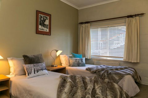 Feathertop Alpine Lodge - Hobart Tourism 1