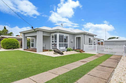 Fielding's Lair - The Ultimate Family Retreat - House & Bungalow - Hobart Tourism 0