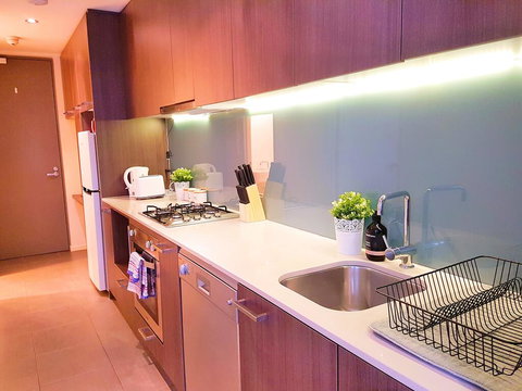 FITZROY FANTASTIC 1BR APT With FREE WINE, NETFLIX, WIFI, Close To TRAMS, COLES - Tourism TAS 2