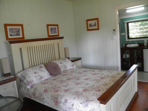 Follywood Guesthouse B&B - Hobart Tourism 0