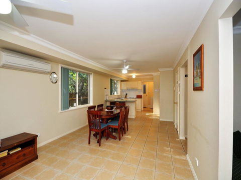 Four Bedroom Quality Townhouse - Hobart Tourism 1