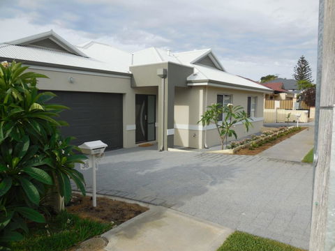 Frangipani Villa Innaloo - Hobart Tourism 2