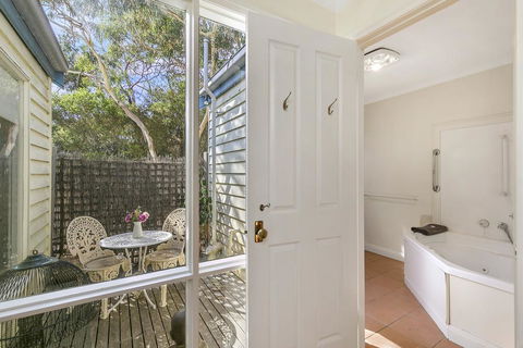 Freshwater Creek Cottages & Farm Stay - Hobart Tourism 3