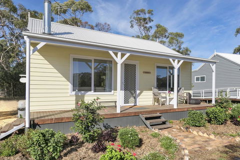 Freshwater Creek Cottages & Farm Stay - Hobart Tourism 1