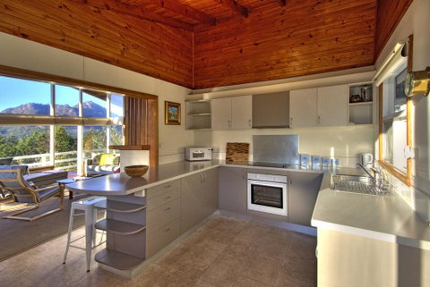 Freycinet Beachfront Retreat - Tourism TAS 3