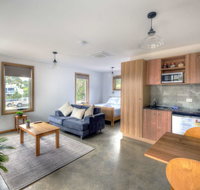 Freycinet Stone Studio 7 - Quartz - Tourism TAS