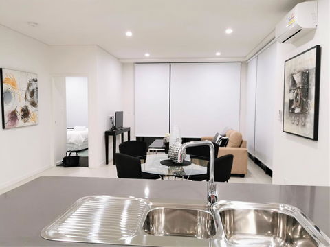 G02 Courtyard Apartment - Hobart Tourism 3