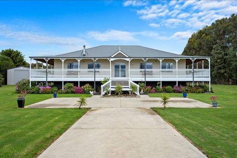 GALBRAITH BEACH STUDIO 1 - Hobart Tourism 2