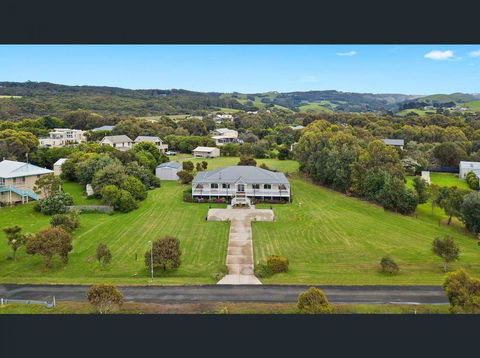 GALBRAITH BEACH STUDIO 1 - Hobart Tourism 1